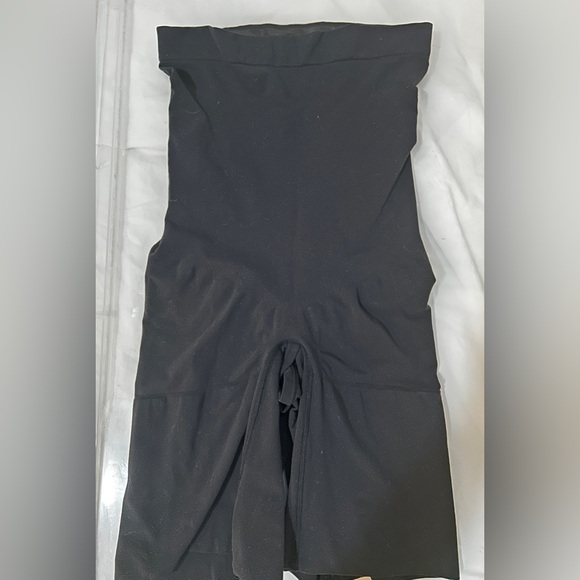 SPANX High Waisted Shapewear Shorts - Picture 5 of 7